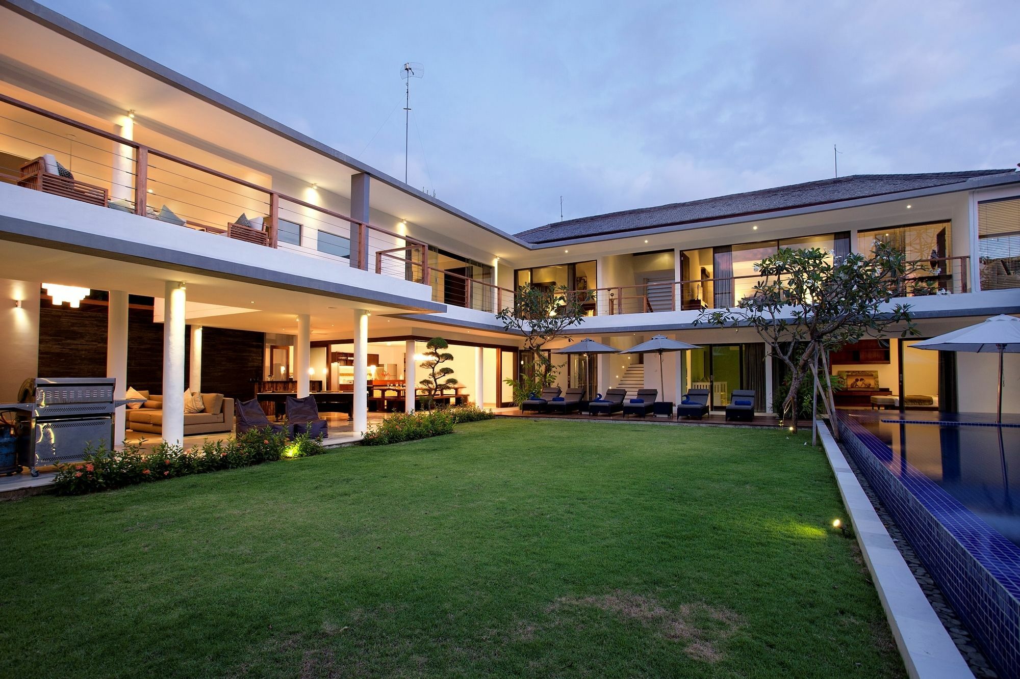 Villa Cassamia Bali - Spacious Luxury 5 Bedroom Villa Jimbaran